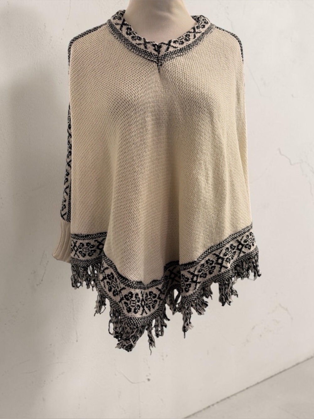 BOHO KNIT SWEATER PONCHO WITH SLEEVES SIZE LARGE